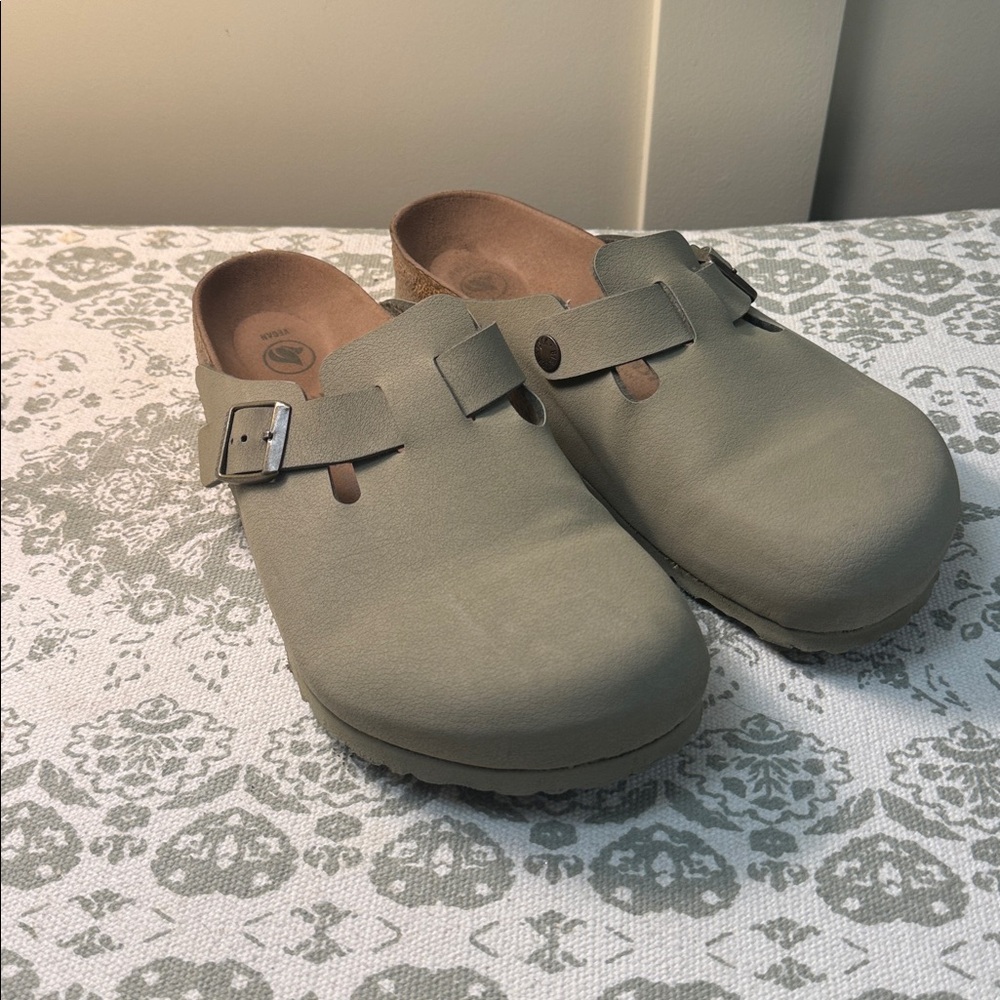 Birkenstock Boston Vegan Clogs - Picture 2 of 9